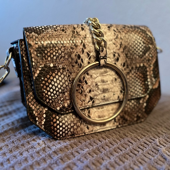 Justfab crossbody bag, snakeskin pattern, white/gray/black-ish color,small size - Picture 4 of 8